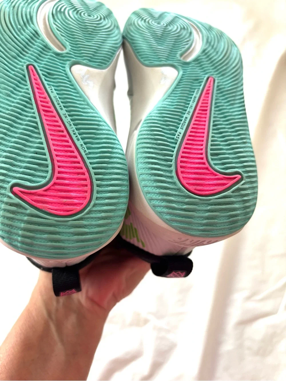 Nike White Green Team D9 Basketball Sneakers SZ 2.5 Youth Worn 1X Indoors